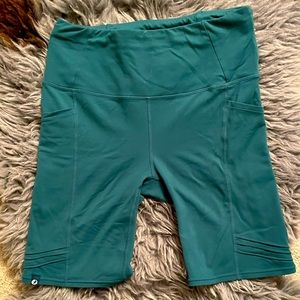 Oiselle Long Pocket Jogger Shorts - Green